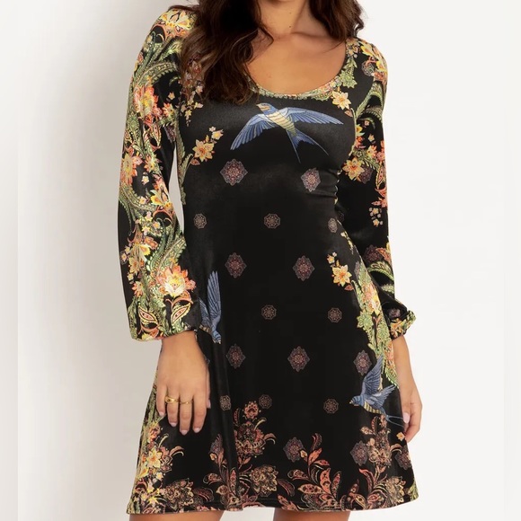 Blackmilk Dresses & Skirts - Blackmilk “WAITING IN THE WINGS VELVET BISHOP LONGLINE DRESS” Size Medium M NWT